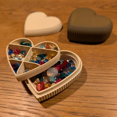 Hộp trang sức hình trái tim Cupid’s Cache hấp dẫn