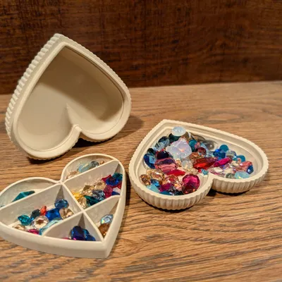 Hộp trang sức hình trái tim Cupid’s Cache hấp dẫn