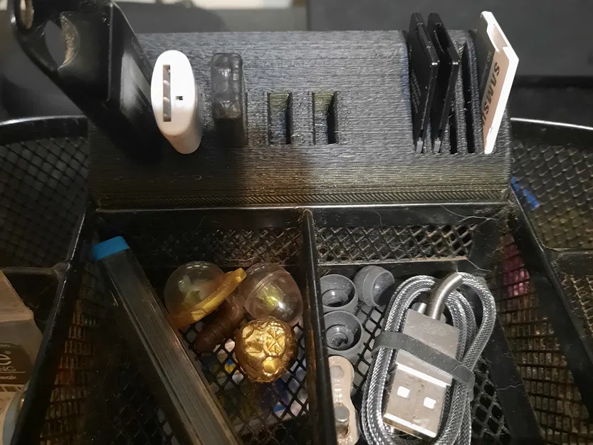 Giá đỡ USB cho cốc bút và tổ chức trên bàn làm việc - Image 1