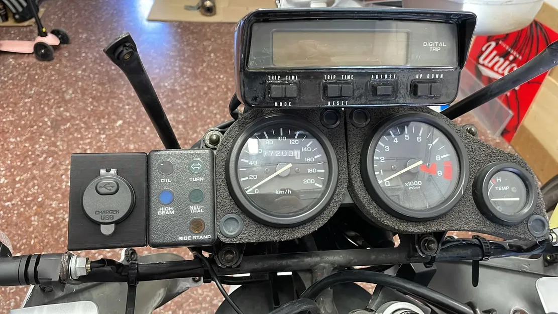 Giá đỡ đồng hồ volt cho Africa Twin XRV 750 - Image 1