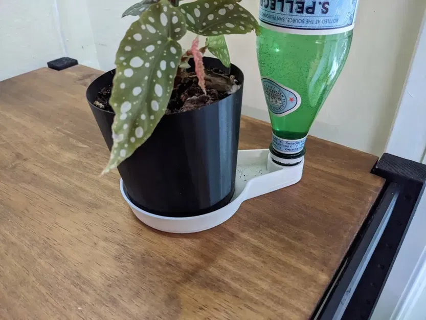 Đĩa tưới nước tự động cho cây trồng sử dụng chai nước - Image 1