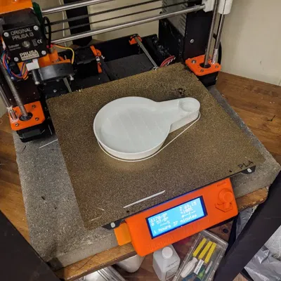 Đĩa tưới nước tự động cho cây trồng sử dụng chai nước