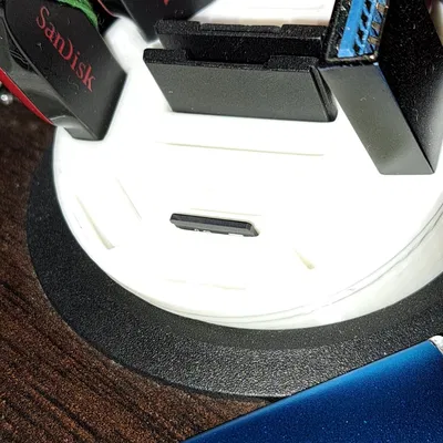 Giá đỡ USB cho bàn làm việc với lỗ tổ chức cáp