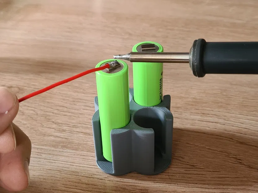 Giá đỡ trợ giúp hàn cho pin 18650 - Image 1