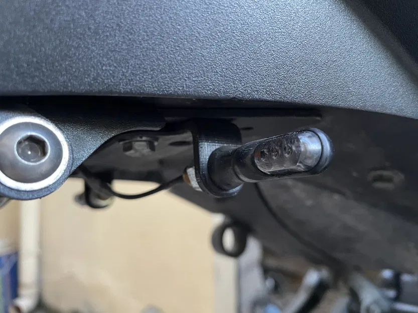 Giá đỡ đèn tín hiệu Triumph Speed Triple cho biển số độ lại - Image 7