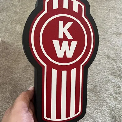 Biểu tượng Kenworth phát sáng trong thiết kế hộp độc đáo