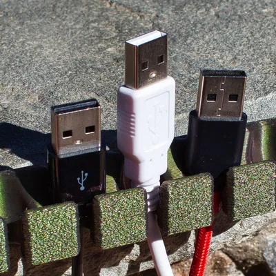 Giá đỡ tổ chức cáp USB 7 khe cho bàn làm việc