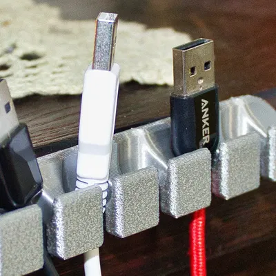 Giá đỡ tổ chức cáp USB 7 khe cho bàn làm việc