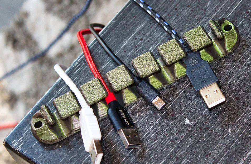 Giá đỡ tổ chức cáp USB 7 khe cho bàn làm việc - Image 5