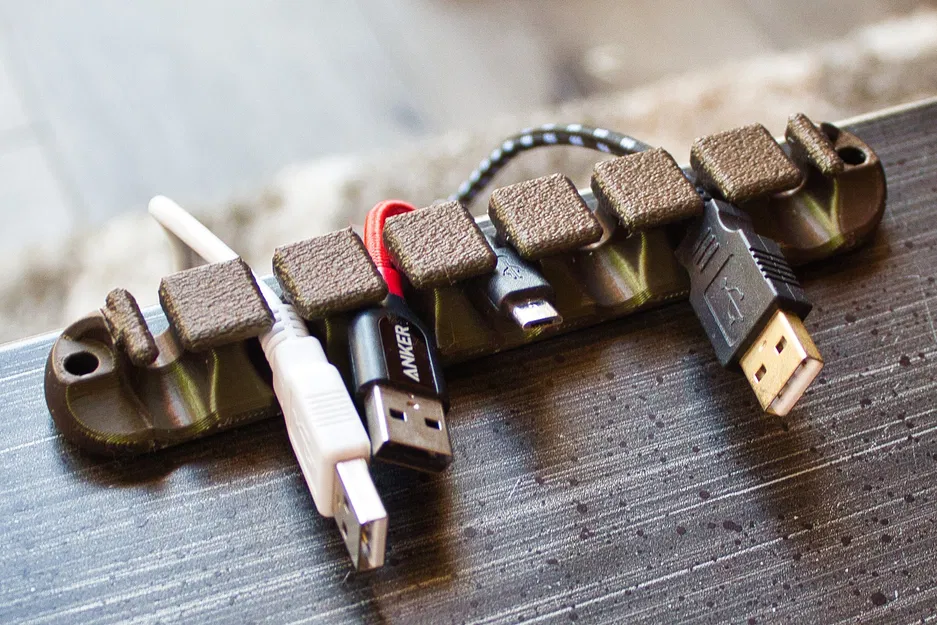 Giá đỡ tổ chức cáp USB 7 khe cho bàn làm việc - Image 10