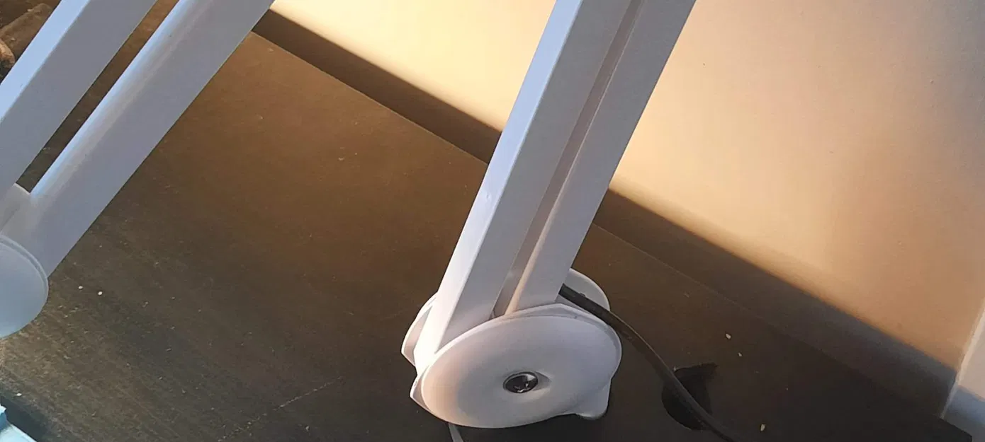 Giá đỡ đèn kiến trúc cho bàn làm việc IKEA MICKE - Image 1