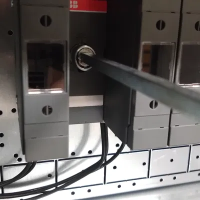 Mở rộng tay cầm công tắc cầu chì 63A ABB