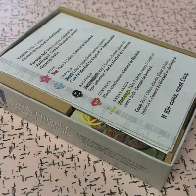 Bộ chèn trò chơi bàn Coup, phù hợp với thẻ mở rộng Reformation