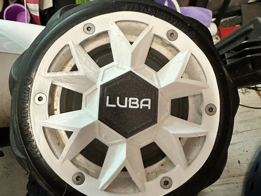 Bánh xe phong cách cho Luba với chỗ ẩn AirTag - Image 1