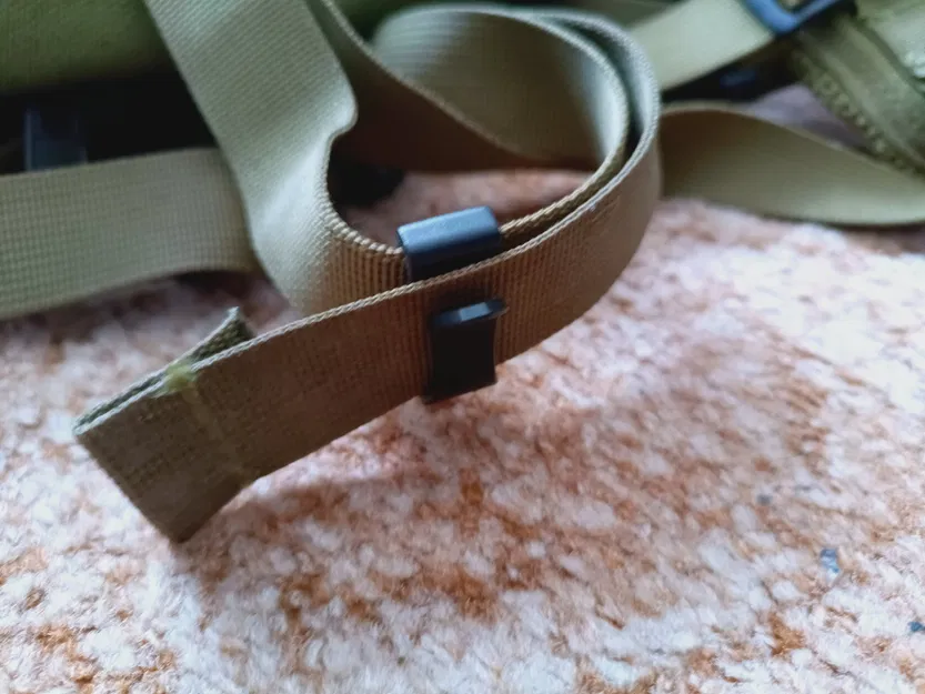 Khóa đeo ba lô Karrimor màu đen và cam - Image 2