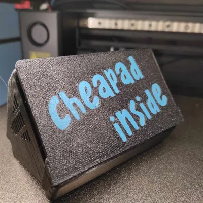 Hộp đựng Cheapad cải tiến của LuckyCo với bàn phím Minitel