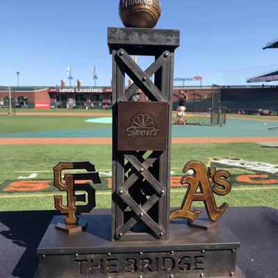 Cúp trận chiến giữa San Francisco Giants và Oakland A's