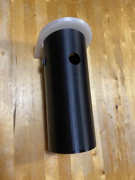 Nhà cho chim bằng nhựa bền bỉ và dễ bảo trì - Image 1