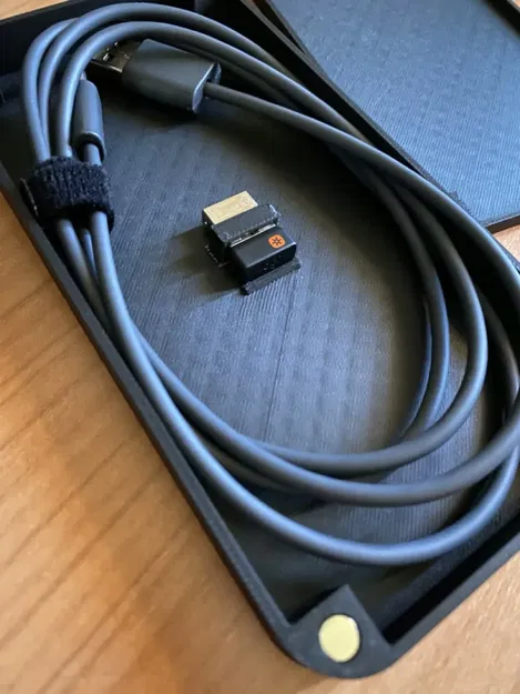 Hộp giữ cáp và receiver USB Logitech - Image 1