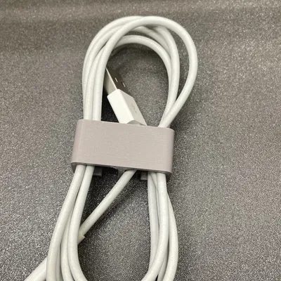 Giá đỡ cáp tiện lợi cho dây sạc chuẩn