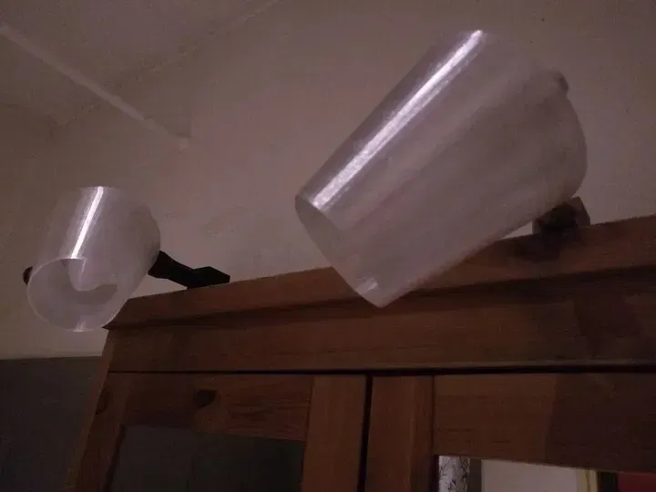 Đèn bàn nhỏ với đui E14 thích hợp cho kệ tủ - Image 1