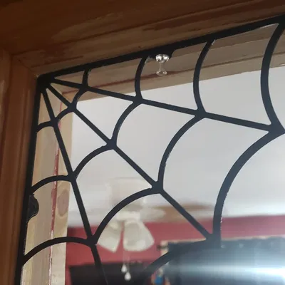 Trang trí cửa hình mạng nhện cho Halloween