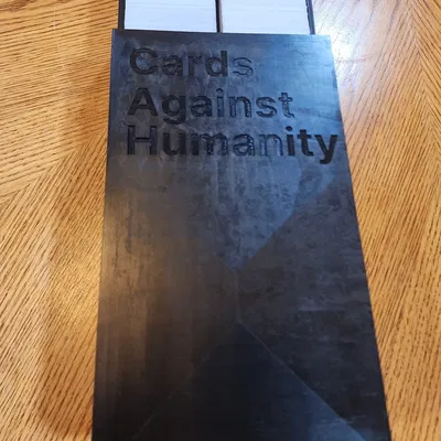 Hộp đen trung bình cho trò chơi Cards Against Humanity