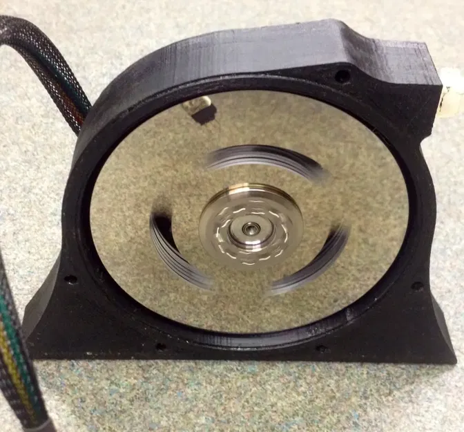 Vỏ máy phát điện 3 pha từ ổ cứng tái chế - Image 4