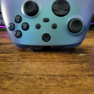 Giá đỡ điều khiển Xbox đơn giản tiết kiệm không gian