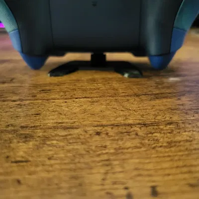 Giá đỡ điều khiển Xbox đơn giản tiết kiệm không gian