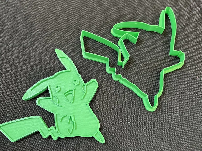 Cutter bánh quy Pikachu dáng cổ điển 5 ½ inch - Image 1