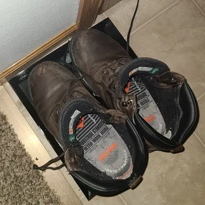 Khay để giày giữ cho bốt khô ráo khi vào nhà