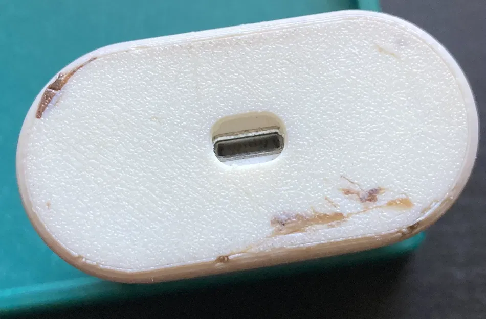 Vỏ bảo vệ Airpods với khả năng đứng vững - Image 5