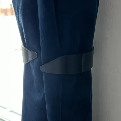 Kẹp rèm gắn khung cửa sổ chắc chắn và linh hoạt