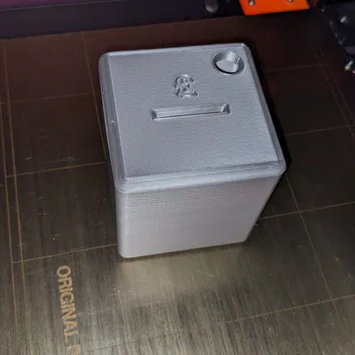 Hộp tiền remix với biểu tượng bảng Anh