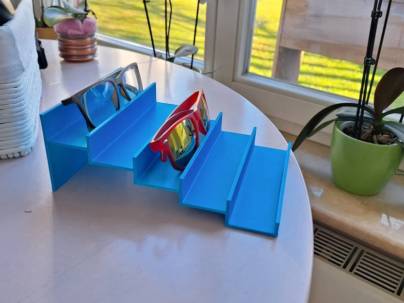 Giá đỡ kính mát kiểu cầu thang tiện lợi - Image 1