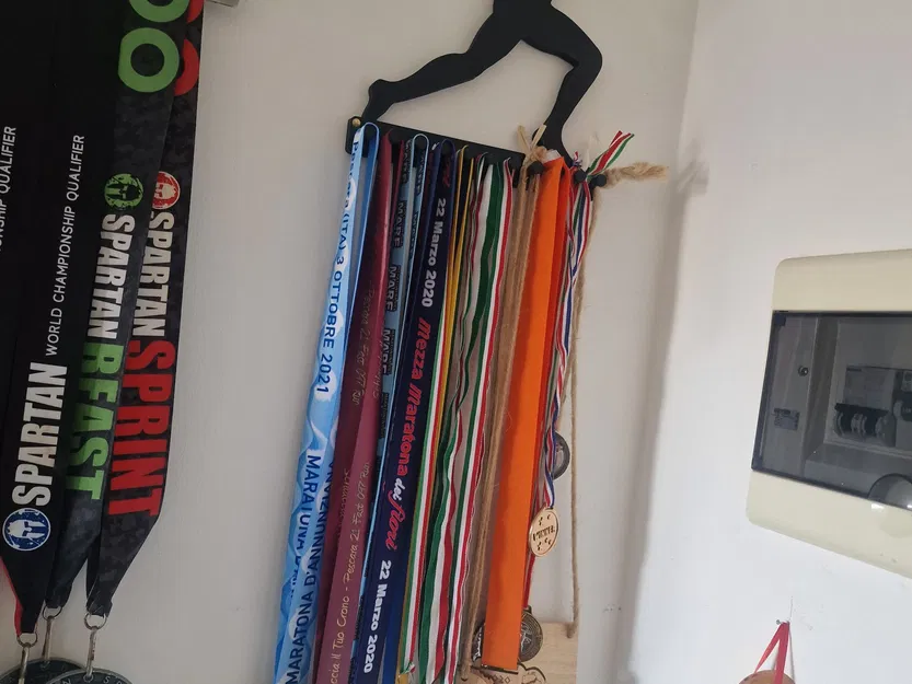 Giá đỡ huy chương SpartanRace với hình bóng người chạy - Image 2