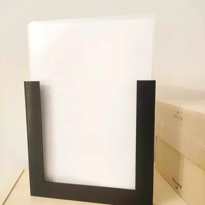 Giá đỡ tờ rơi A4 treo tường có lỗ khoan