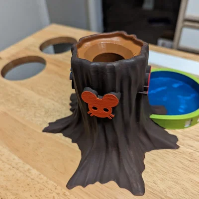 Tháp xúc xắc theo chủ đề Root từ trò chơi board game