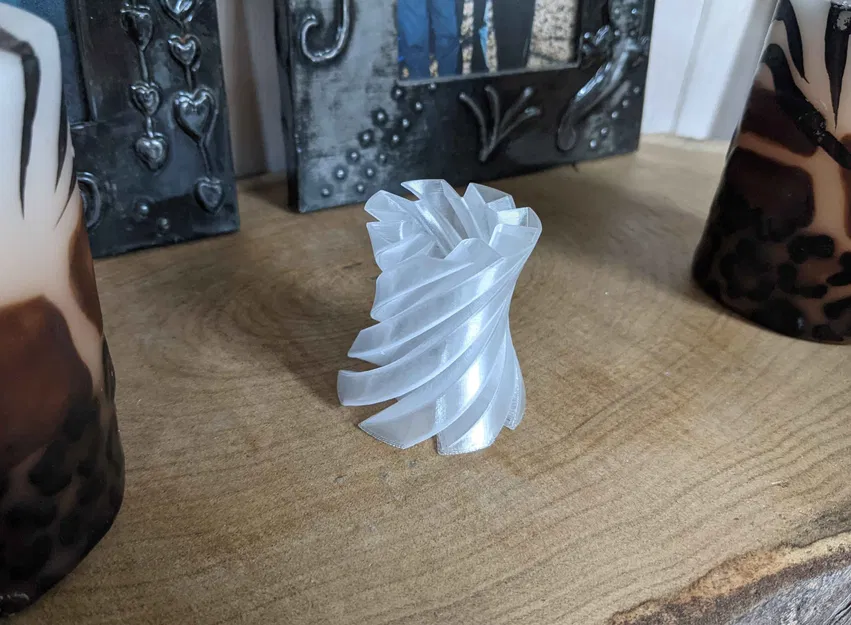 Giá đỡ nến đơn giản với thiết kế xoắn ốc - Image 4