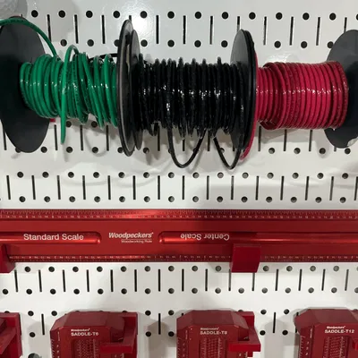 Cuộn dây điều khiển tường với nắp chóp và chốt giữ