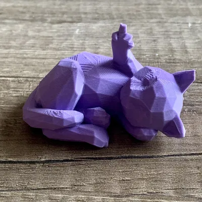 Mèo lười và nghịch ngợm trong phong cách LowPoly