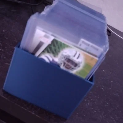 Giá đỡ thẻ bóng đá tiện dụng cho không gian nhỏ