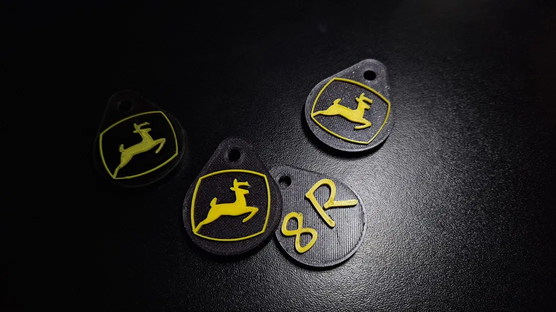 Nắp che John Deere với logo đặc trưng - Image 1