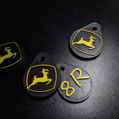 Nắp che John Deere với logo đặc trưng