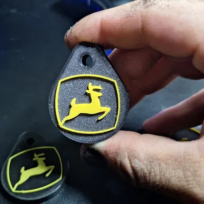 Nắp che John Deere với logo đặc trưng