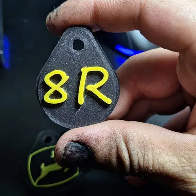 Nắp che John Deere với logo đặc trưng