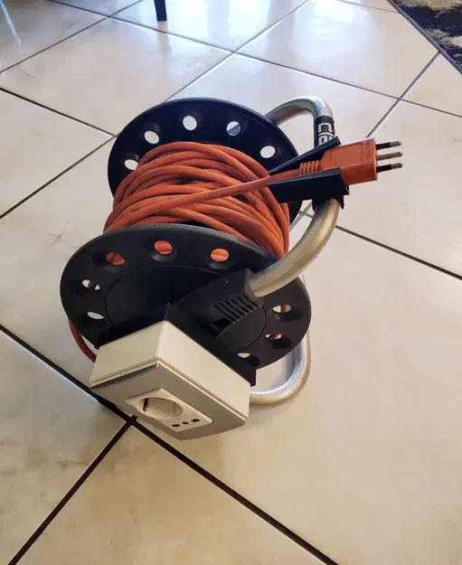 Giá đỡ cuộn dây điện tự cuốn từ ống nhựa - Image 1