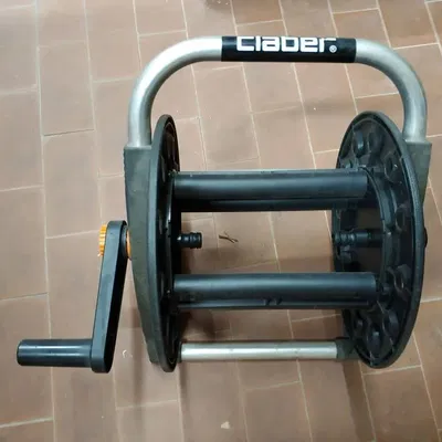 Giá đỡ cuộn dây điện tự cuốn từ ống nhựa