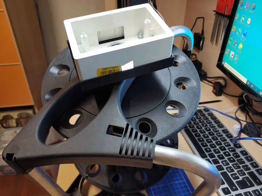 Giá đỡ cuộn dây điện tự cuốn từ ống nhựa - Image 8